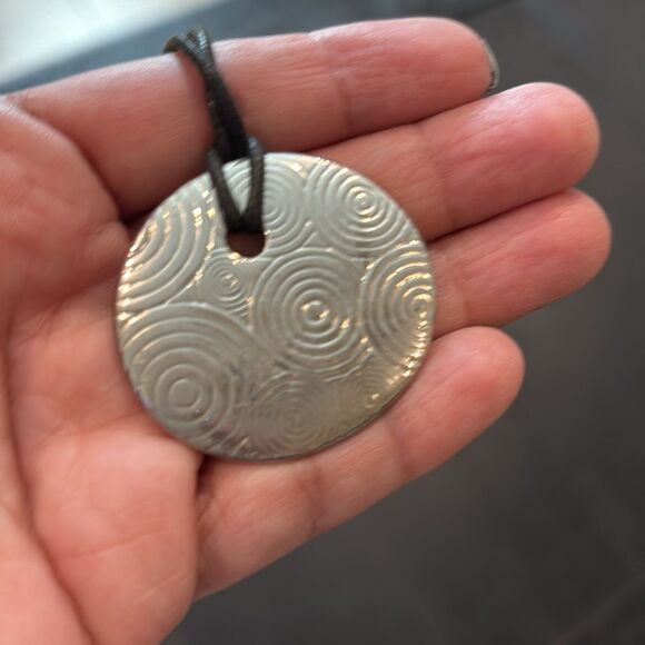 Lia Sophia Silver Medallion Leather Necklace - Picture 4 of 7